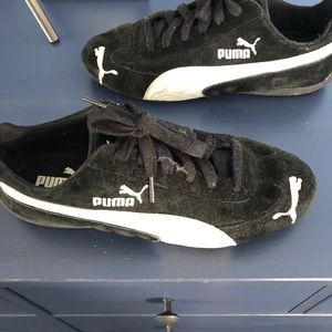 Like new puma black suede sneakers. Size 8 1/2